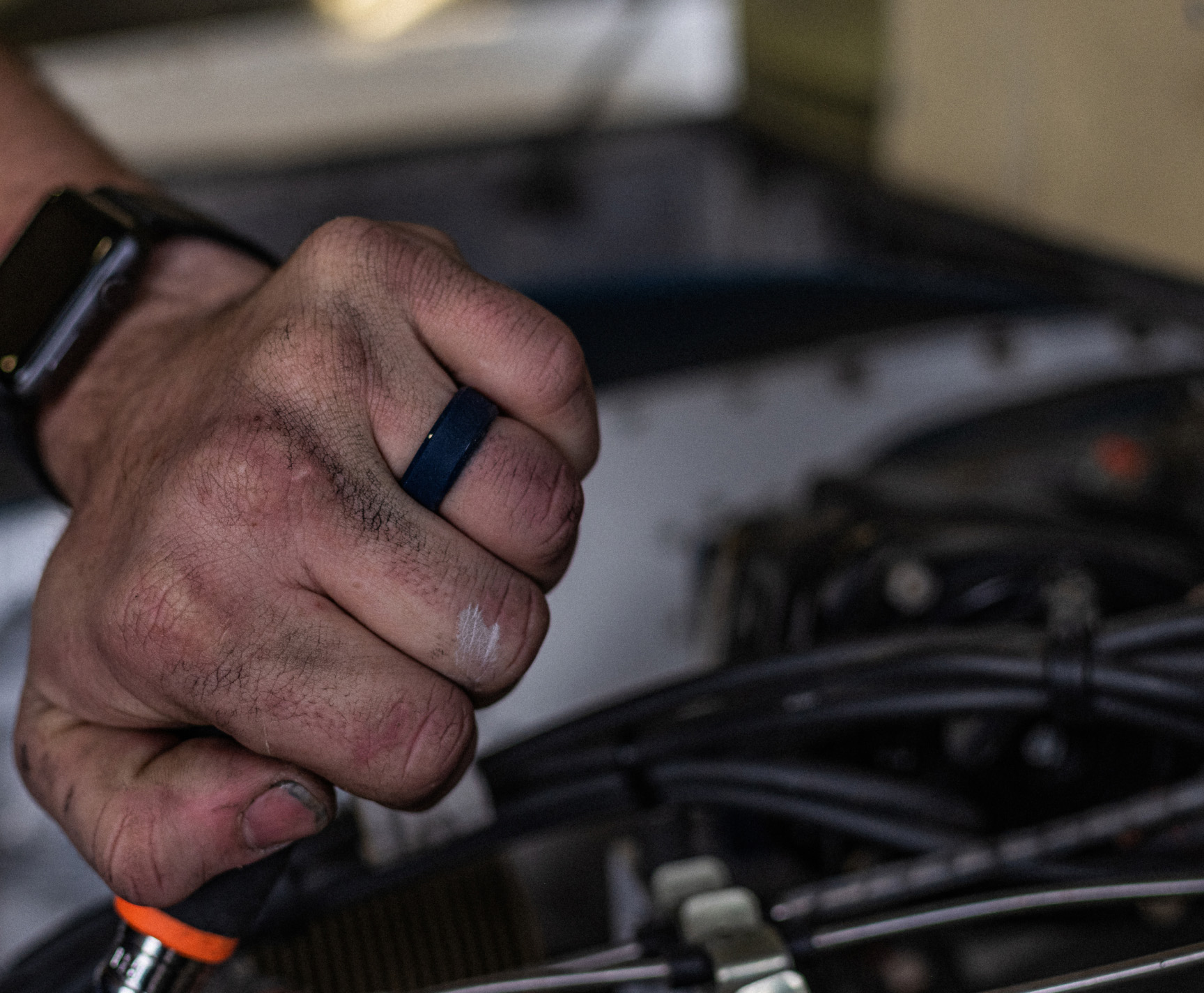 Man wearing Flex Force band