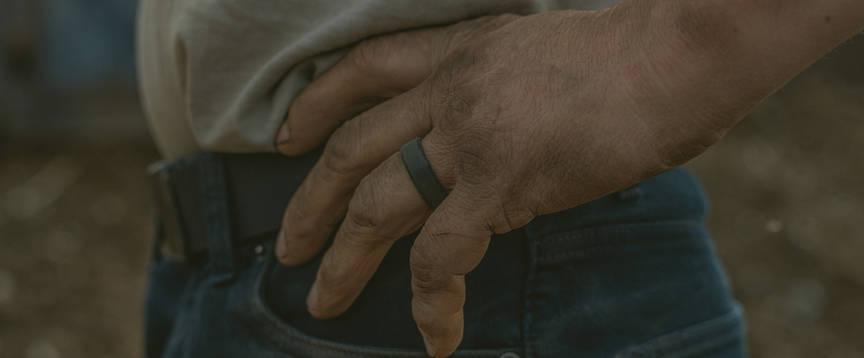 Man wearing Flex Force band